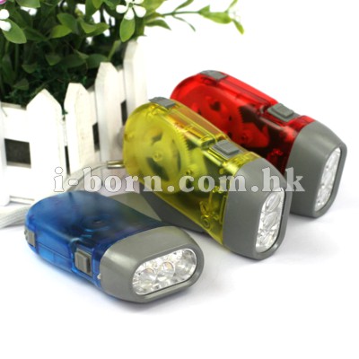 產品：手握發電電筒